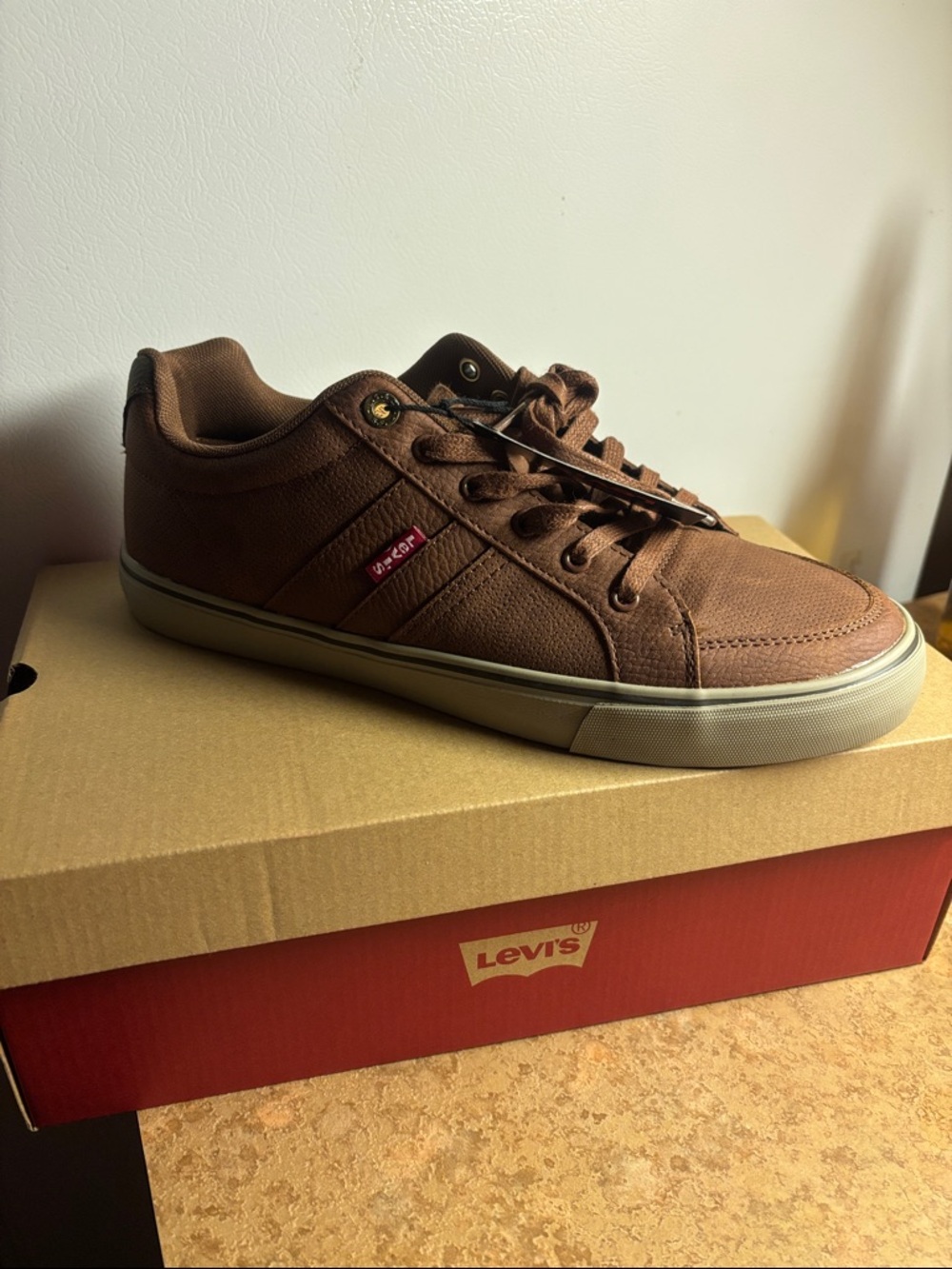Levi's Men's Chestnut Brown Low-Top Canvas Sneakers